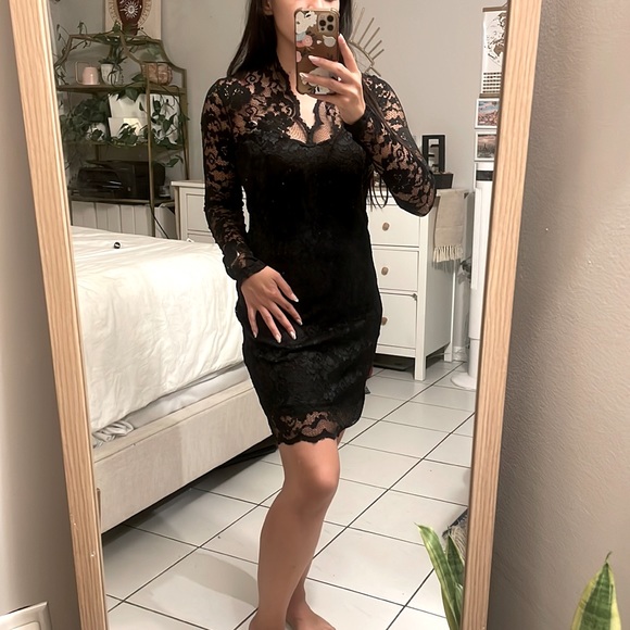 Black lace dress - Picture 1 of 2